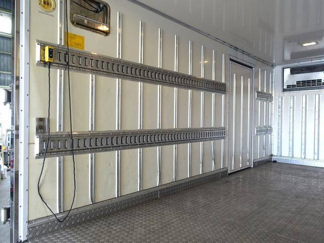 三菱ふそうキャンター冷凍車（冷蔵車）小型（2t・3t）[写真09]