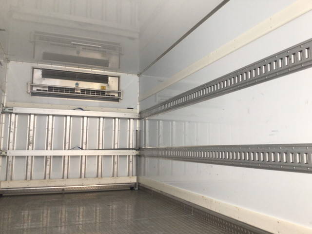 三菱ふそうキャンター冷凍車（冷蔵車）小型（2t・3t）[写真09]