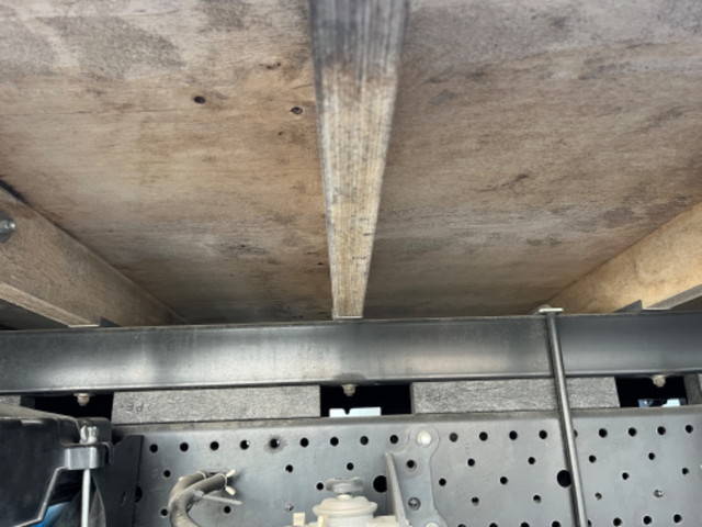 いすゞエルフ平ボディ小型（2t・3t）[写真16]