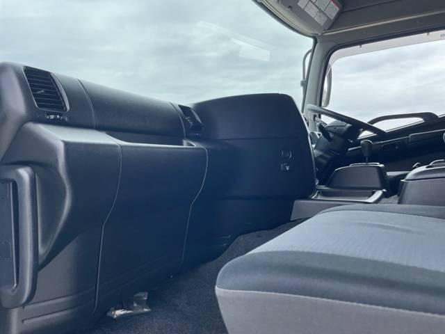 日野プロフィアアルミウイング大型（10t）[写真28]