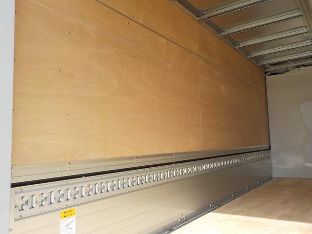 三菱ふそうキャンターアルミウイング小型（2t・3t）[写真10]