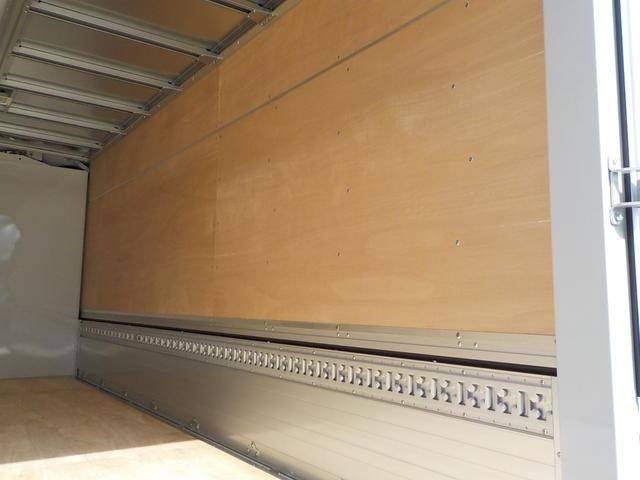 三菱ふそうキャンターアルミウイング小型（2t・3t）[写真11]