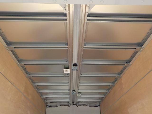 三菱ふそうキャンターアルミウイング小型（2t・3t）[写真12]