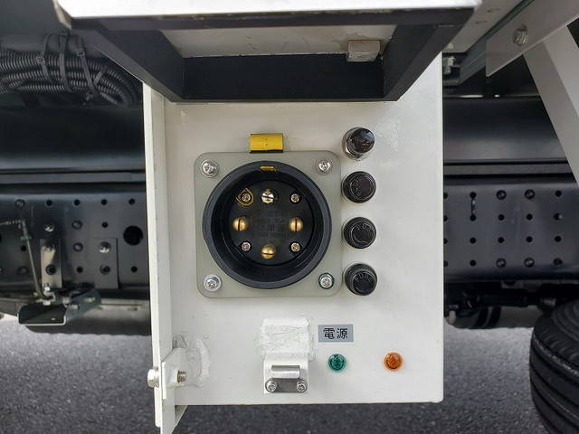 三菱ふそうキャンター冷凍車（冷蔵車）小型（2t・3t）[写真12]