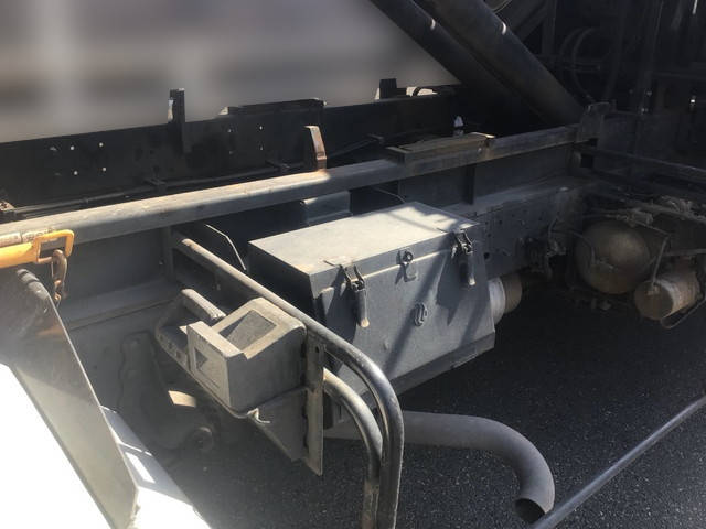 UDトラックスコンドルコンテナ専用車中型（4t）[写真12]