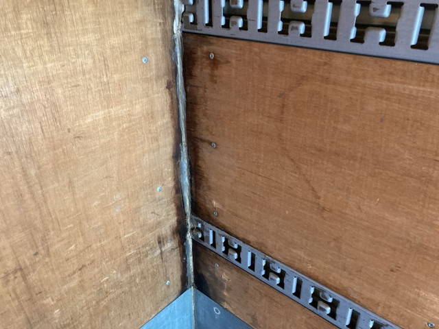 三菱ふそうキャンターアルミバン小型（2t・3t）[写真12]