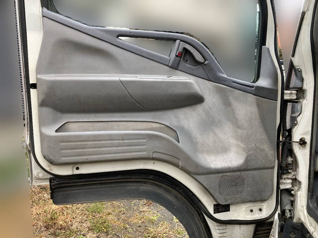 三菱ふそうキャンター平ボディ小型（2t・3t）[写真28]