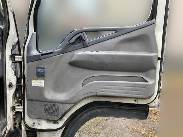 三菱ふそうキャンター平ボディ小型（2t・3t）[写真29]