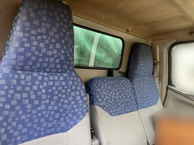 三菱ふそうキャンター平ボディ小型（2t・3t）[写真32]