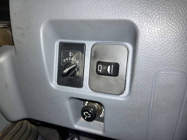 三菱ふそうキャンター平ボディ小型（2t・3t）[写真26]