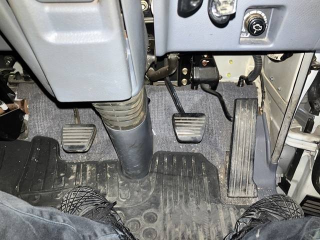 三菱ふそうキャンター平ボディ小型（2t・3t）[写真28]