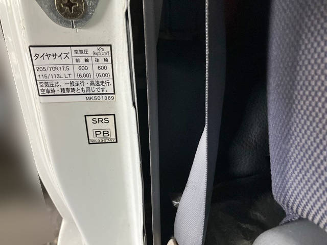 三菱ふそうキャンター平ボディ小型（2t・3t）[写真29]