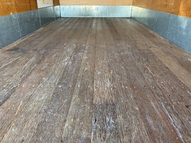 いすゞエルフアルミバン小型（2t・3t）[写真16]