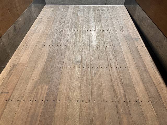 いすゞエルフアルミバン小型（2t・3t）[写真17]