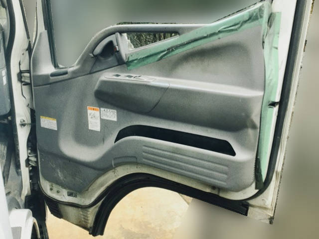 三菱ふそうキャンターコンテナ専用車小型（2t・3t）[写真29]