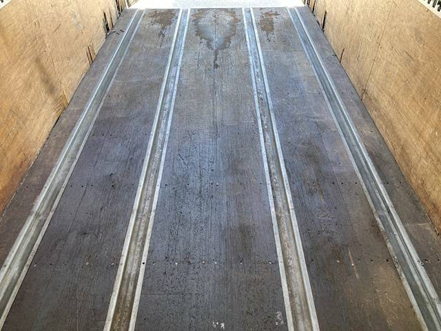 いすゞエルフアルミバン小型（2t・3t）[写真17]