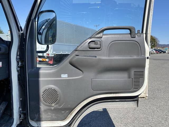 いすゞエルフアルミバン小型（2t・3t）[写真31]