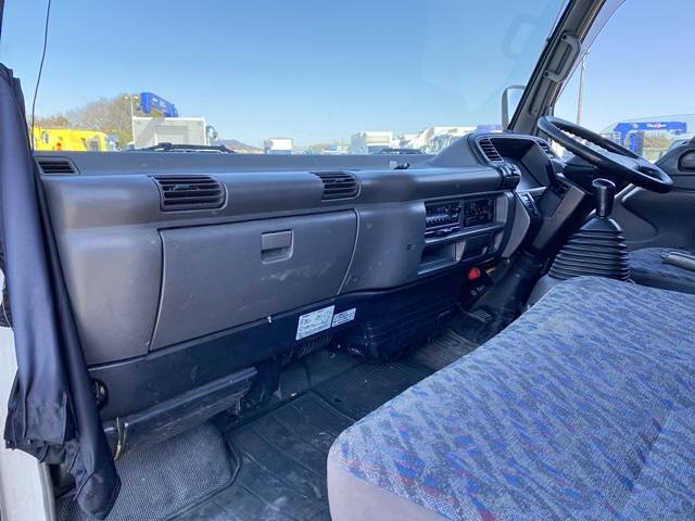 いすゞエルフアルミバン小型（2t・3t）[写真32]