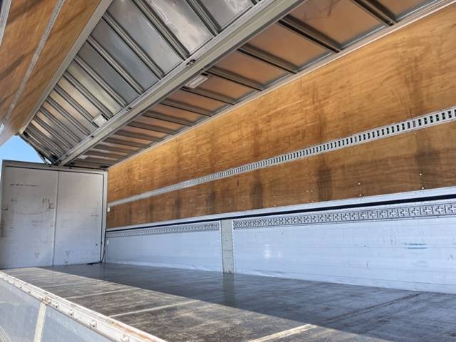 UDトラックスクオンアルミウイング大型（10t）[写真12]