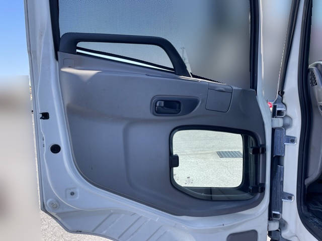 UDトラックスクオンアルミウイング大型（10t）[写真27]