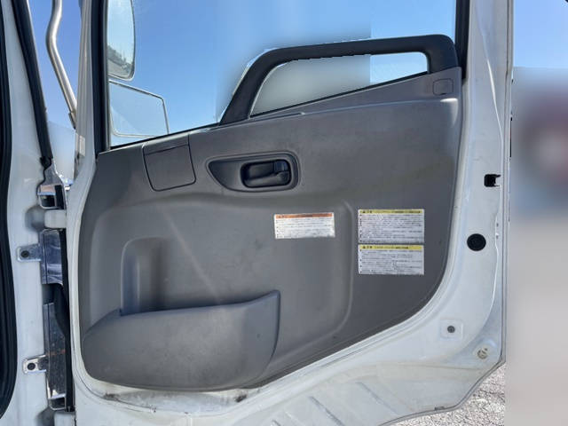 UDトラックスクオンアルミウイング大型（10t）[写真28]