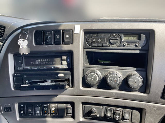 UDトラックスクオンアルミウイング大型（10t）[写真36]