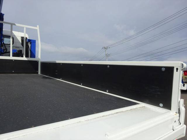 三菱ふそうキャンターセルフクレーン4段小型（2t・3t）[写真10]