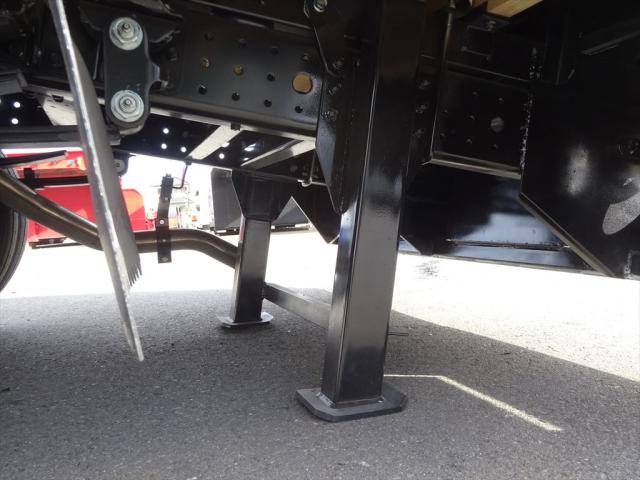 三菱ふそうキャンターセルフクレーン4段小型（2t・3t）[写真13]