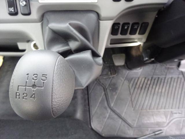 三菱ふそうキャンターセルフクレーン4段小型（2t・3t）[写真21]