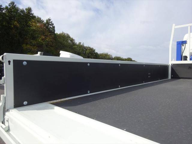 三菱ふそうキャンターセルフクレーン4段小型（2t・3t）[写真09]