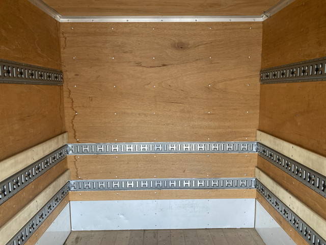 三菱ふそうキャンターアルミバン小型（2t・3t）[写真15]