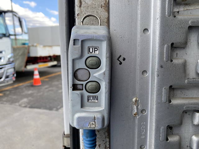 三菱ふそうキャンターアルミバン小型（2t・3t）[写真16]