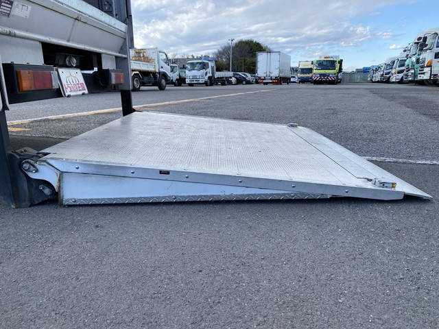 三菱ふそうキャンターアルミバン小型（2t・3t）[写真18]