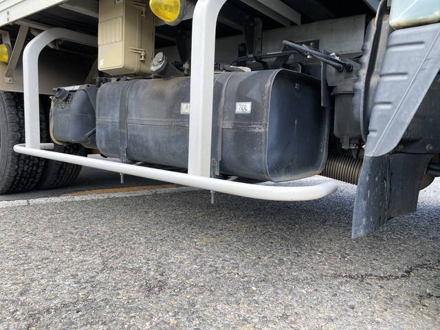 三菱ふそうキャンターアルミバン小型（2t・3t）[写真22]