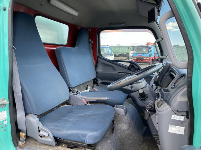 三菱ふそうキャンターアルミバン小型（2t・3t）[写真31]