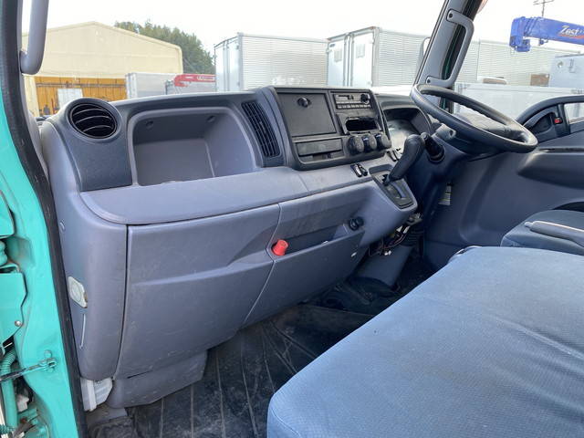 三菱ふそうキャンターアルミバン小型（2t・3t）[写真32]