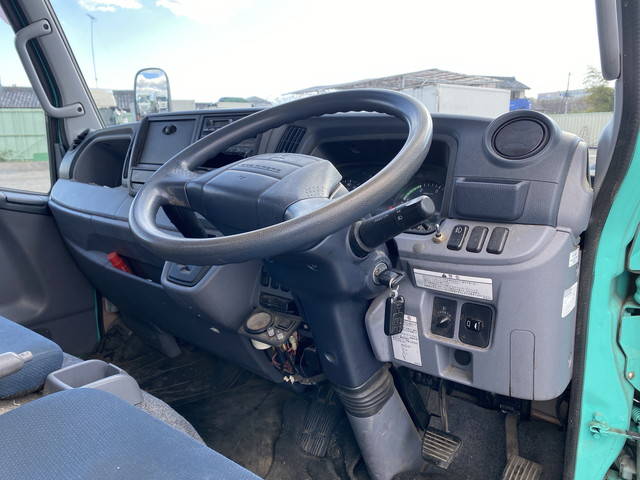 三菱ふそうキャンターアルミバン小型（2t・3t）[写真33]