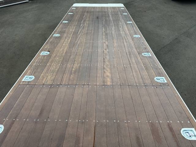 三菱ふそうスーパーグレートセルフクレーン4段大型（10t）[写真10]