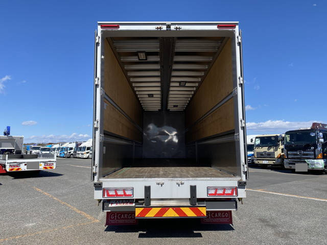 いすゞギガアルミウイング大型（10t）[写真10]