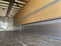 いすゞギガアルミウイング大型（10t）[写真12]