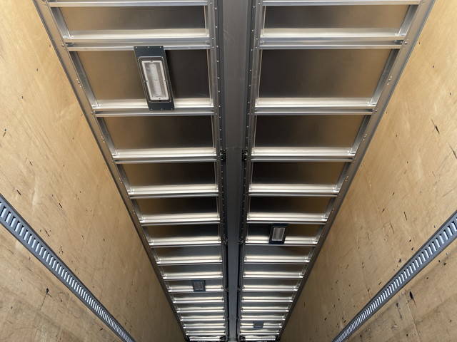 いすゞギガアルミウイング大型（10t）[写真13]