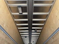 いすゞギガアルミウイング大型（10t）[写真13]