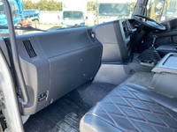 いすゞギガアルミウイング大型（10t）[写真30]