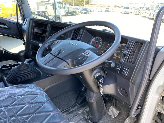 いすゞギガアルミウイング大型（10t）[写真31]