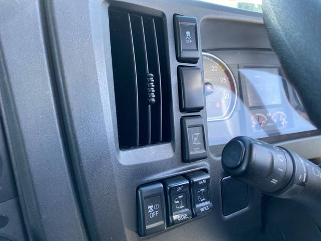 いすゞギガアルミウイング大型（10t）[写真35]