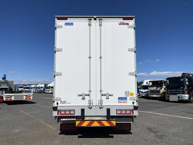 いすゞギガアルミウイング大型（10t）[写真09]