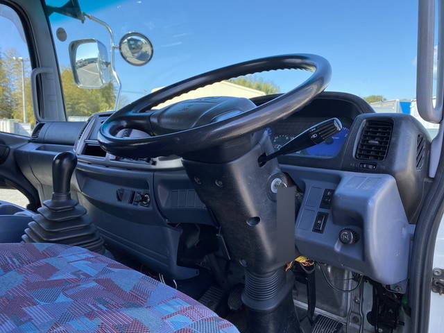 日野レンジャー平ボディ中型（4t）[写真35]