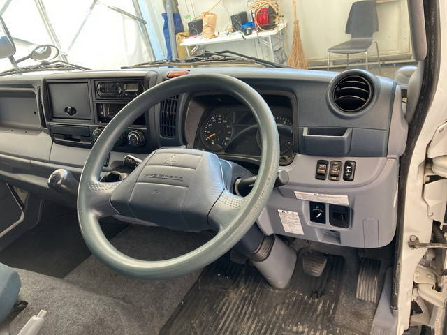 三菱ふそうキャンターアルミバン小型（2t・3t）[写真32]