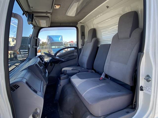 いすゞエルフアルミバン小型（2t・3t）[写真31]