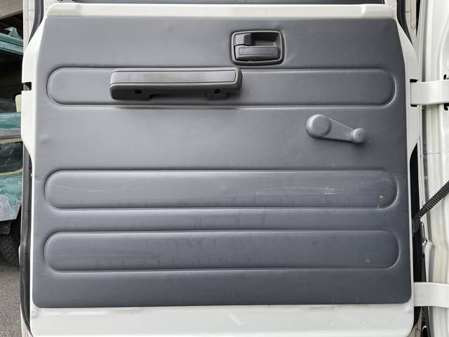 いすゞエルフダブルキャブ（Wキャブ）小型（2t・3t）[写真23]